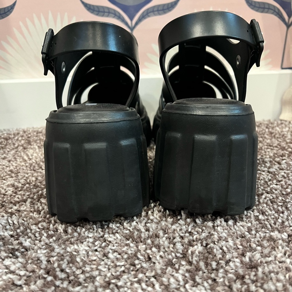 Brand: Melissa | Black Platform Megan - Picture 8 of 11